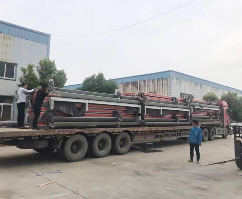 江蘇第二批公交站臺(tái)候車(chē)亭發(fā)貨